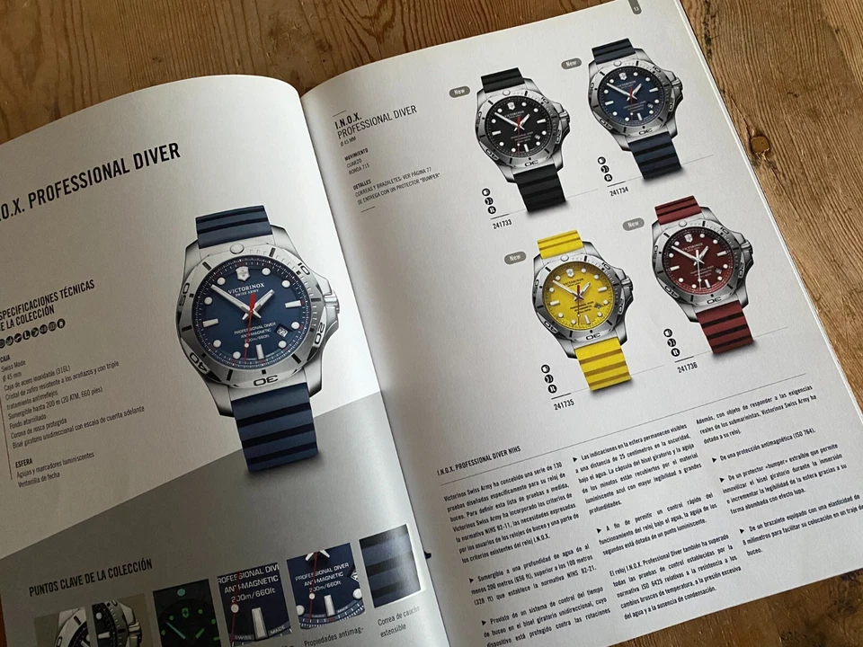 VICTORINOX - Libro de ejercicios 2016 - Catálogo de relojes - Español Foto 3 de 4