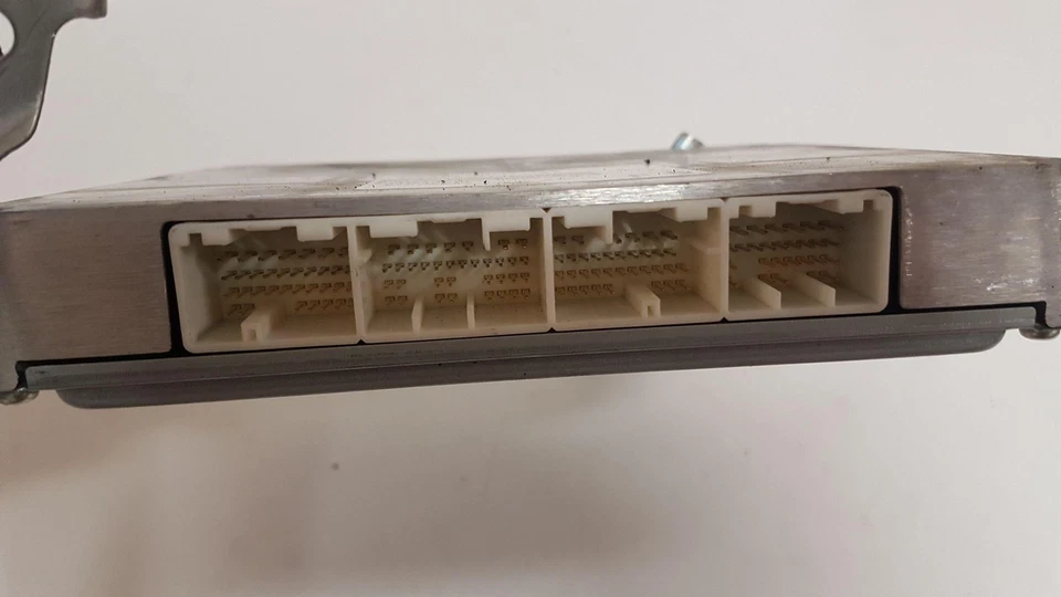 Centralina motore TOYOTA COROLLA Verso ZER, ZZE12, R1 ECU 896610F091 2.2 28755745 - Immagine 2 di 4