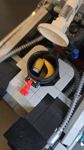 LEGO Icons: Back to the Future Time Machine (10300) | Completo con caja original - Imagen 11 de 11
