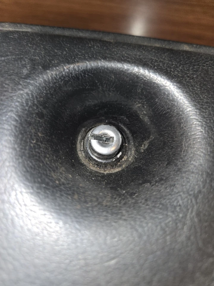 Dodge Pickup Truck D100 W100 1975-1980 guantera tablero negro OEM Ramcharger Foto 4 de 4