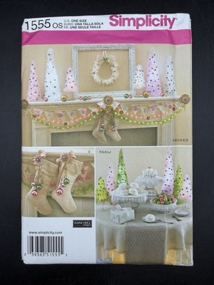 Simplicity 1555 Christmas Decorations Stocking Wreath Trees Sewing Pattern Uncut