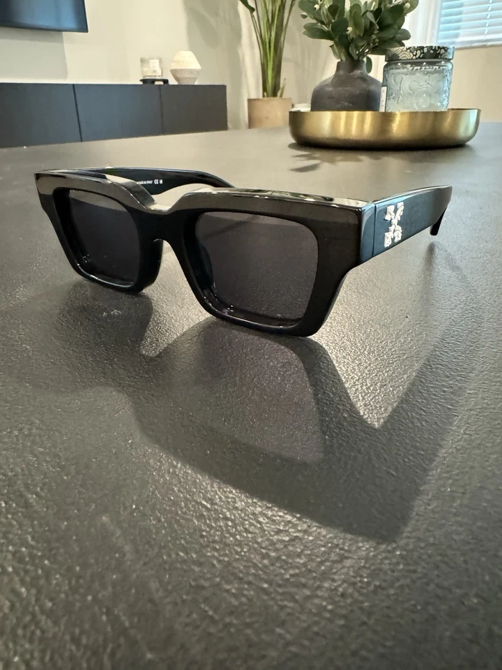 Off White 太阳镜男女通用 OERI008 全新! 黑色/白色。 — 第 3/4 张图片