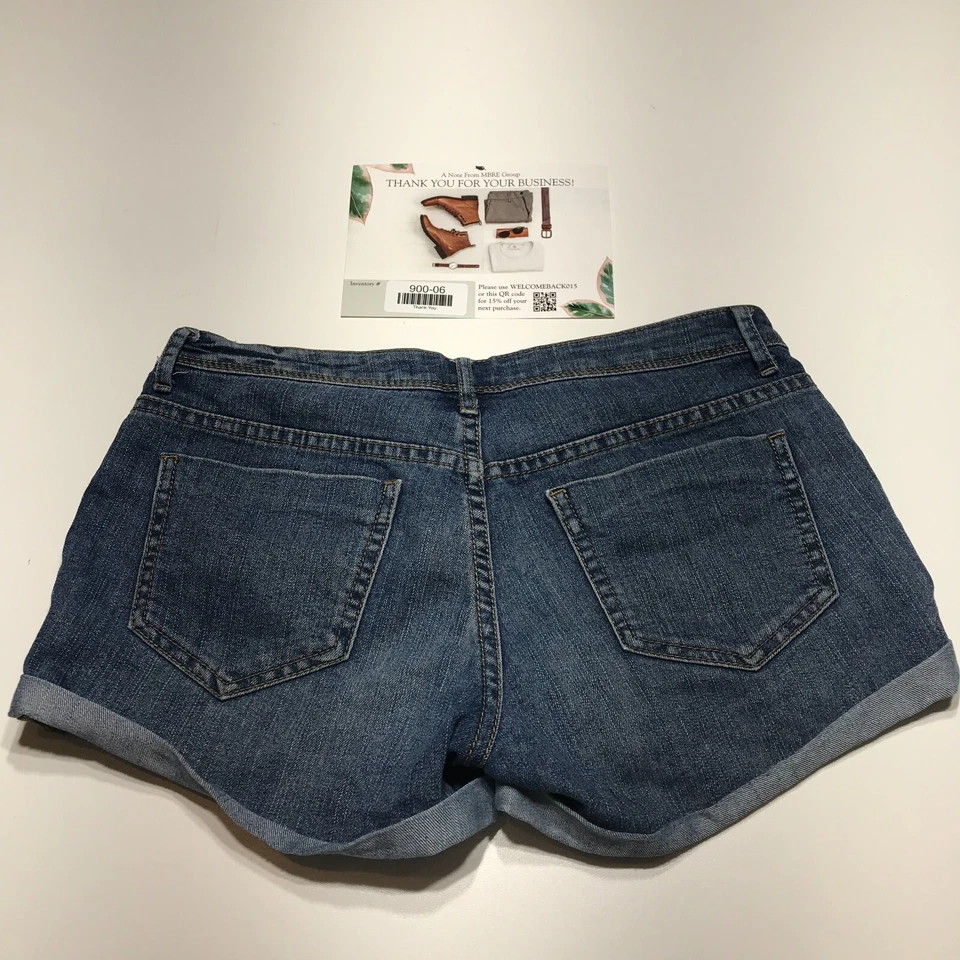 Pantalones cortos de mezclilla Twenty One para mujer talla 27 con puños azul destruido elástico Foto 2 de 4