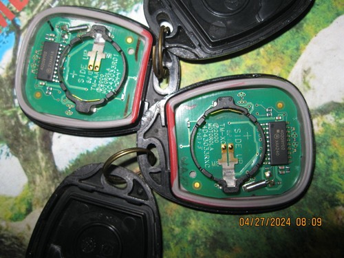 Set 2 OEM GM Boards 15186200 15186201 Fob Remote Transmitter LHJ011 New Case - Picture 2 of 4
