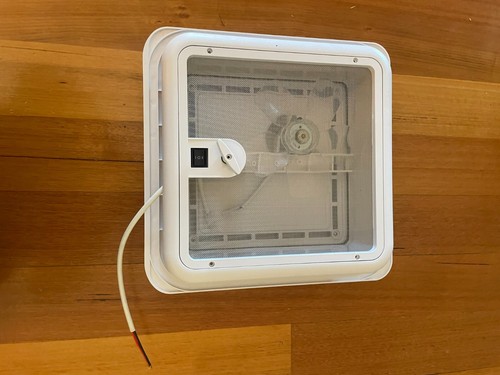 RANGER SUITABLE CARAVAN MOTORHOME SHOWER HATCH 280MM SIZE 12VOLT WITH FAN - Picture 3 of 8