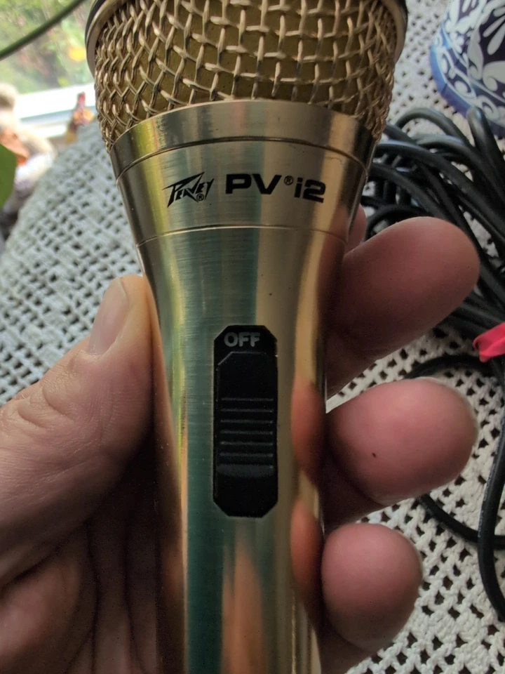 Peavey PV i 2 GOLD Microphone * Dynamic Vocal Microphone w/ High Grade Cable *  - Image 3 of 4
