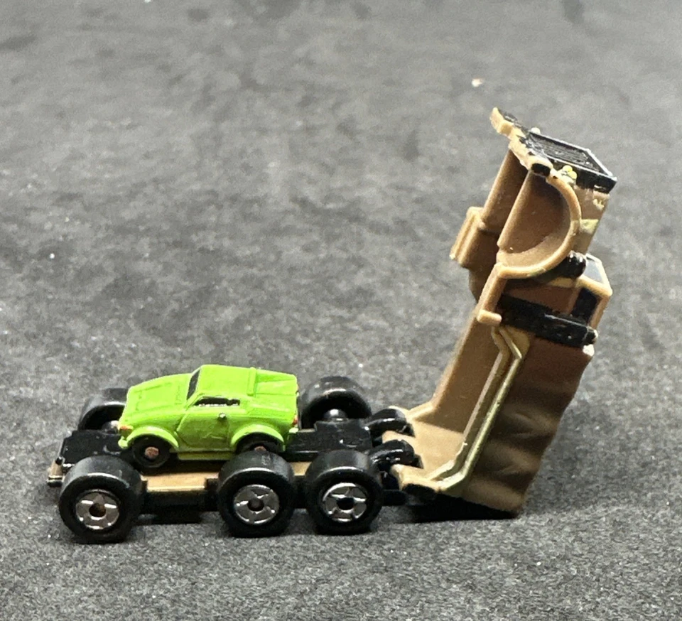 Micro Machines Insiders Cargo Truck Camo W/Minis Pantera Green, 1989 Galoob - Image 3 of 4