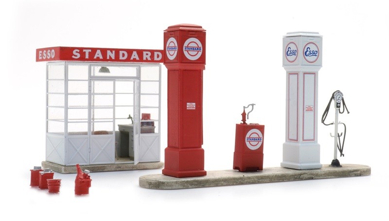 Artitec 10.438 - 1/87 / H0 Esso Standard Gas Station Model Kit - New