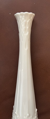 Vaso Lenox bocciolo fiorentino motivo foglia rialzata alto 11". Ottime condizioni - Foto 3 di 6