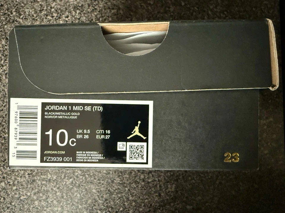 Jordan 1 Mid SE TD, Negro/Dorado Metálico, Talla 10c, Con Caja Original, Ligeramente Usado Foto 2 de 4