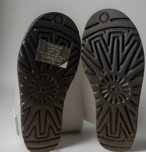 UGG CLASSIC MINI TOGGLER 1143937 BLACK SIZE 6 WOMAN'S BOOTS (AUTHENTIC BRAND NEW - Picture 11 of 12