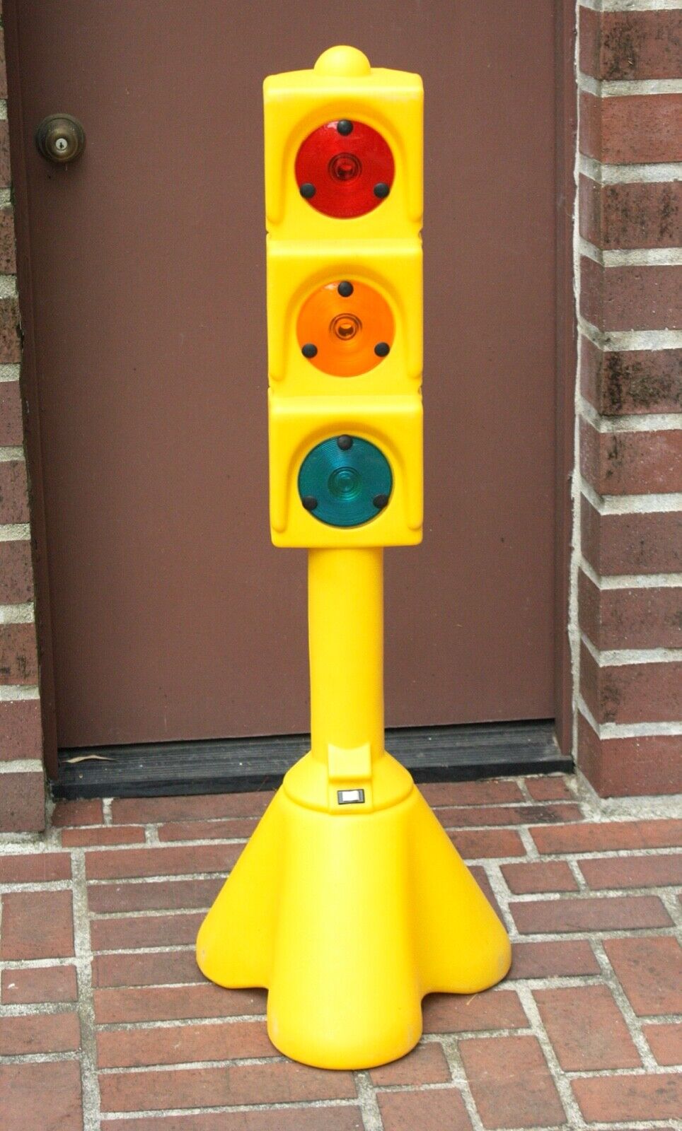 EXTREMELY RARE VINTAGE FISHER PRICE POWER WHEELS TRAFFIC LIGHT 45" TALL BATTERY