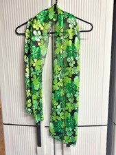 Women  s Shamrock Pattern Scarf   100 Polyester   58" x 13" - Excellent Cond