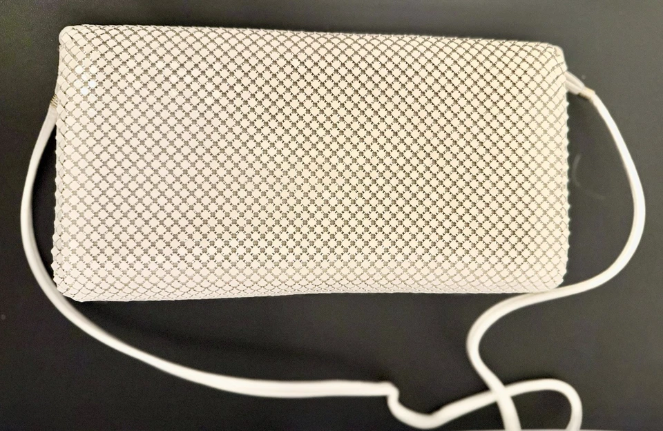 Bolso sin asas de noche de malla metálica blanca Whiting & Davis bandolera vintage Foto 3 de 4