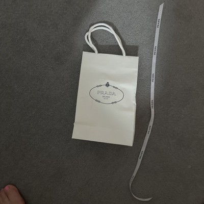 Prada Milano Papiertragetasche gebraucht mit Prada Band klein