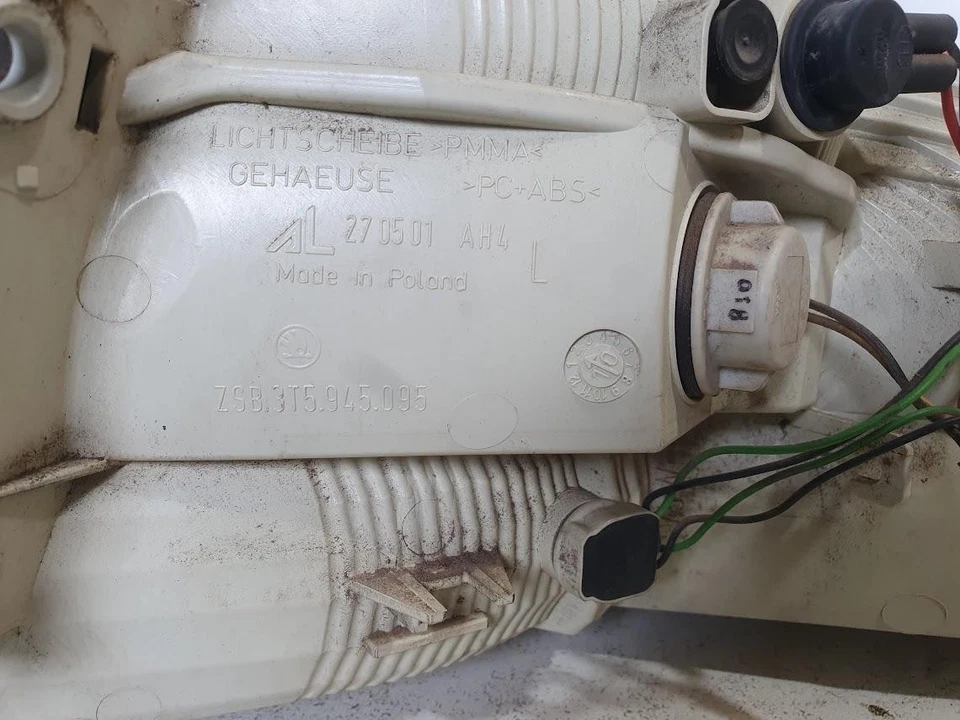 SKODA SUPERB LEFT TAILLIGHT 3T, SEDAN, 03/09-04/14  - Image 4 of 4