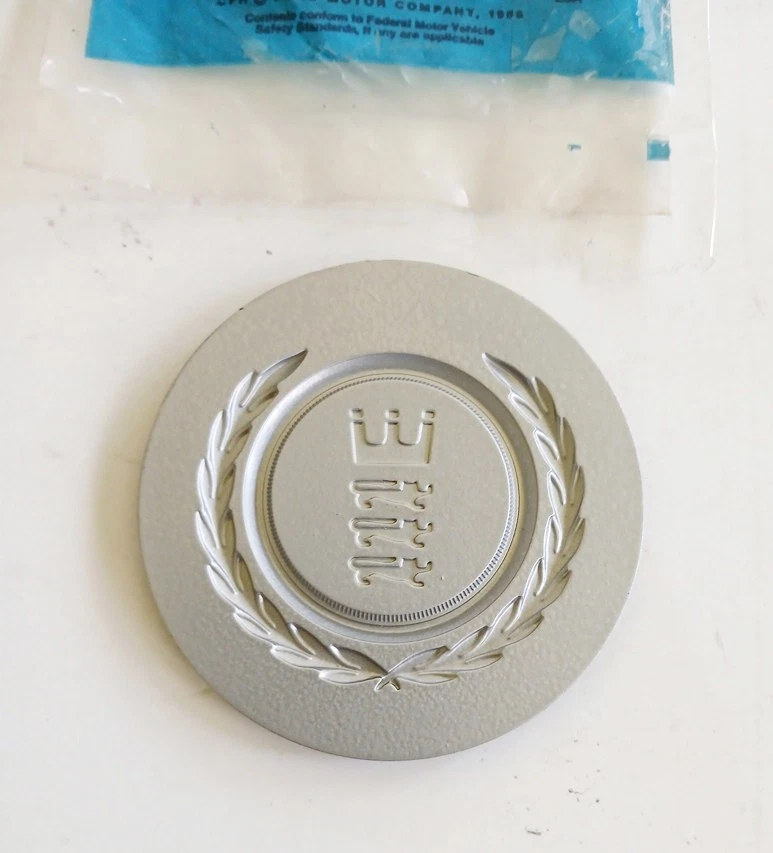 Ford LTD II 1977 1978 apliques nos para tapacubos cubierta de rueda D7OZ-1137A Foto 2 de 2