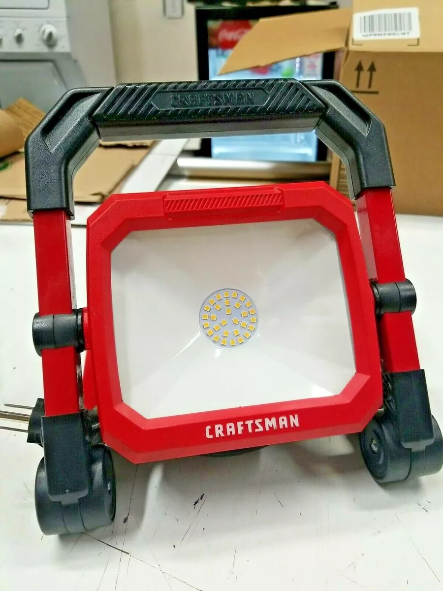 CRAFTSMAN 2000 LUMENS LED WORK LIGHT CMXELAYMPL1026 3.4