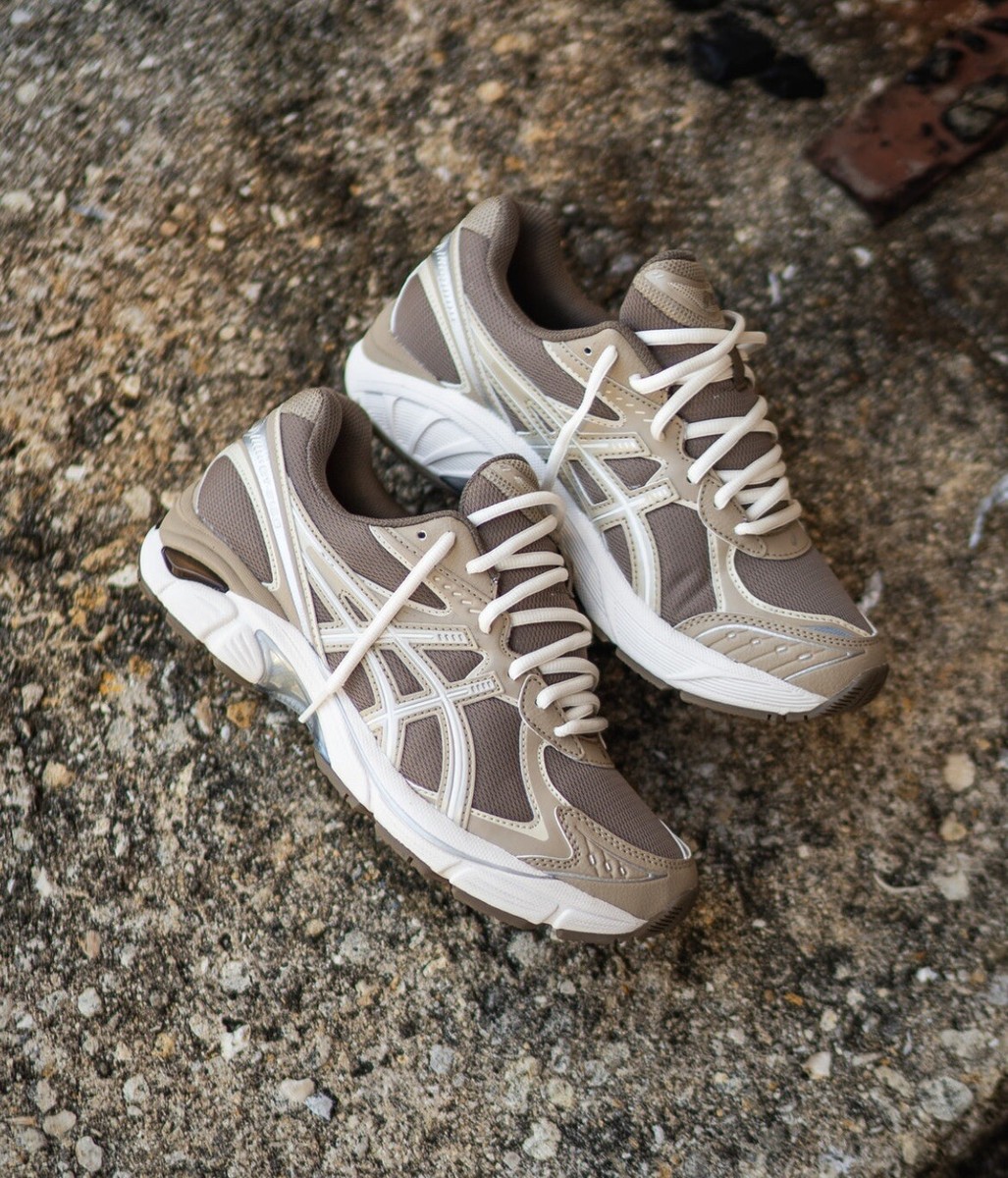 ティーズ ページ13 The ASICS GT-2160 in White/Pure Silver & White/Putty – Drift