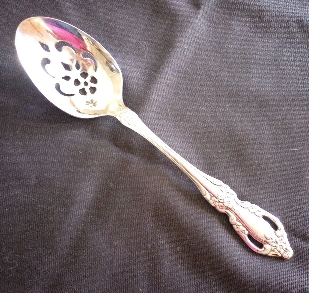 Oneida HC Raphael Pierced Distinction Deluxe Tablespoon (Serving Spoon) 8.5" EUC