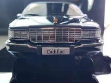 1:18 Cadillac Fleetwood Limousine Black 99pcs Limited Edition Diecast
