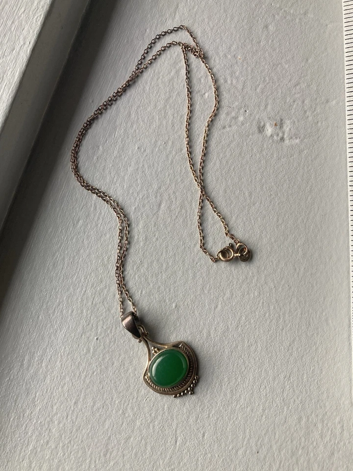 Collar de cadena colgante vintage de plata de ley 925 con colgante de ónix verde detallado Foto 3 de 4