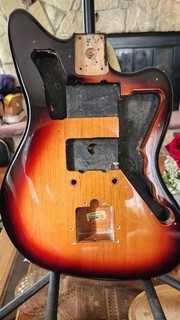 Fender Jazzmaster Classic Series Special body—3 tone sunburst