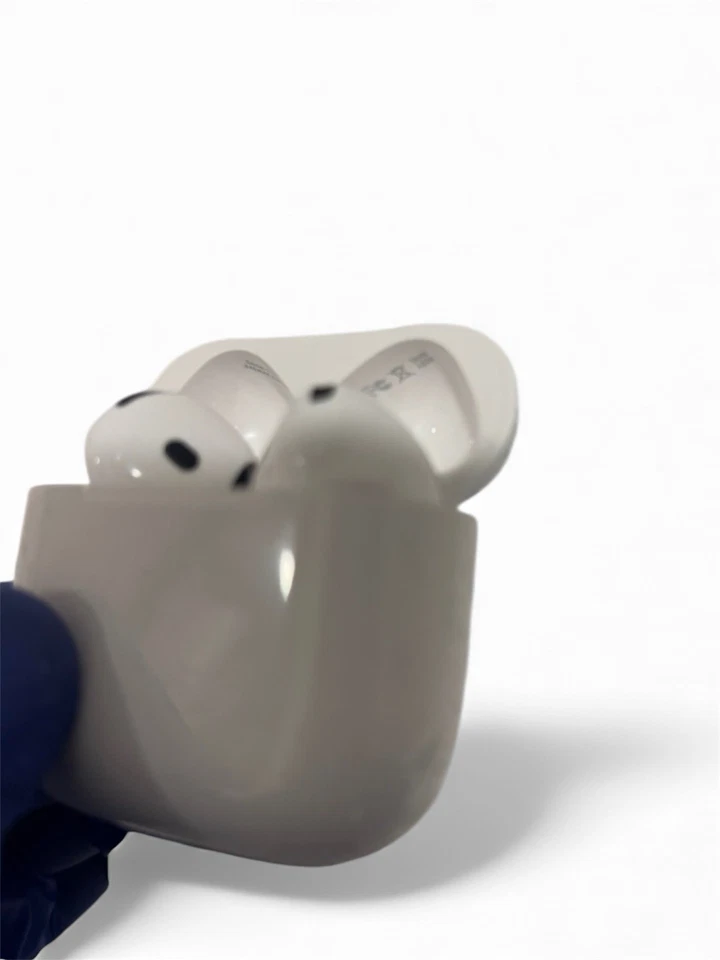 Apple Auricolari AirPods 4 2024 + Custodia di Ricarica USB-C MXP63 - Immagine 4 di 4