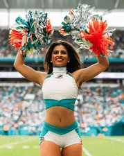 BEAUTIFUL DALLAS CHEERLEADER 5X7 Photo