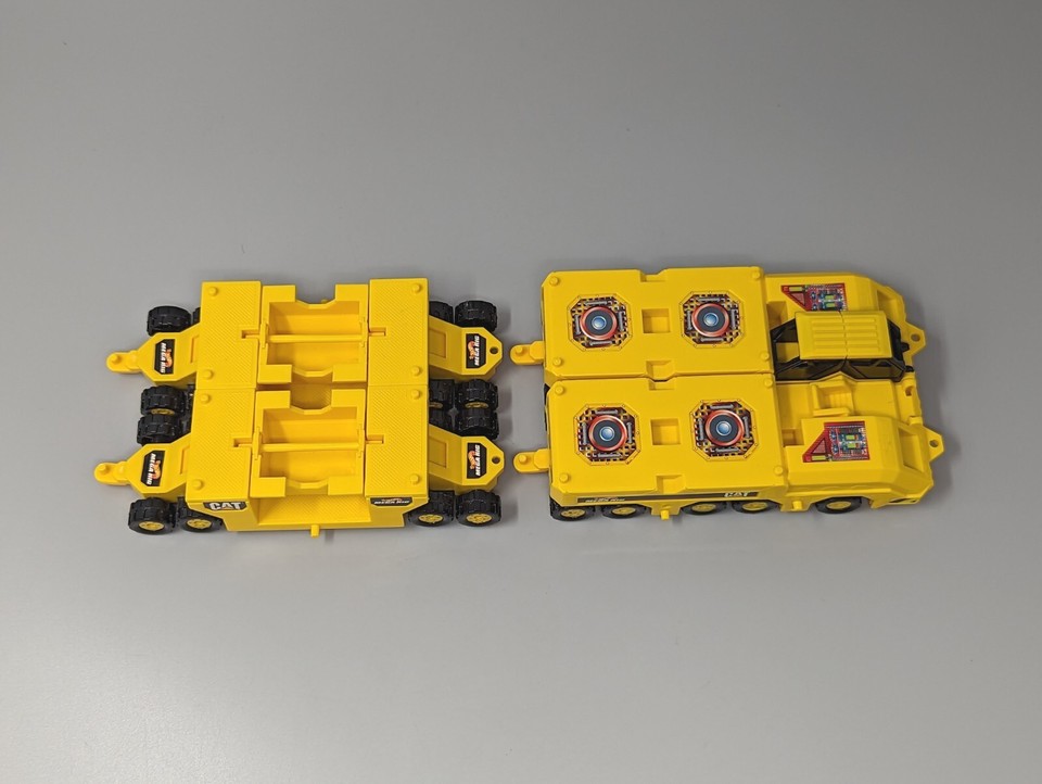 1996 Hot Wheels Mega Rig Caterpillar Construction Work Site Playset