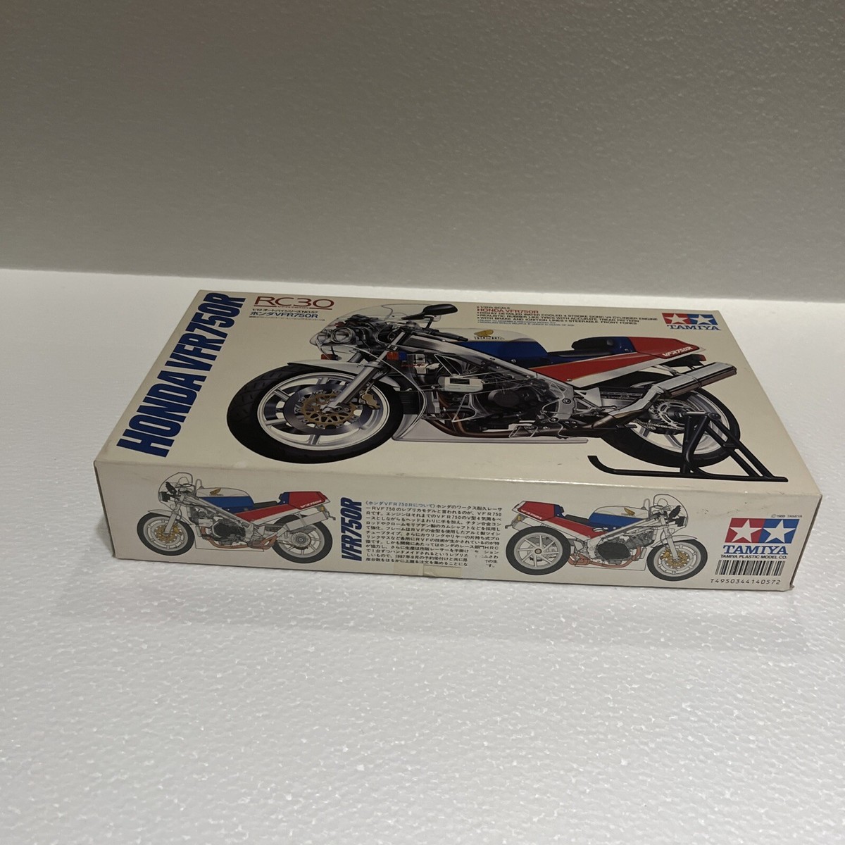 Tamiya 1:12 Scale Honda VFR750R RC30 with Clear Bodywork