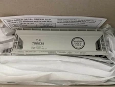 Accurail ACF 2-Bay Covered Hopper Texas & Pacific (MP) HO Scale Kit