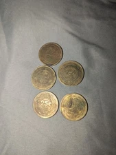 Five VINTAGE 1983 Chucky E Cheese $.25 GAME Coin Token Pizza Time Rare