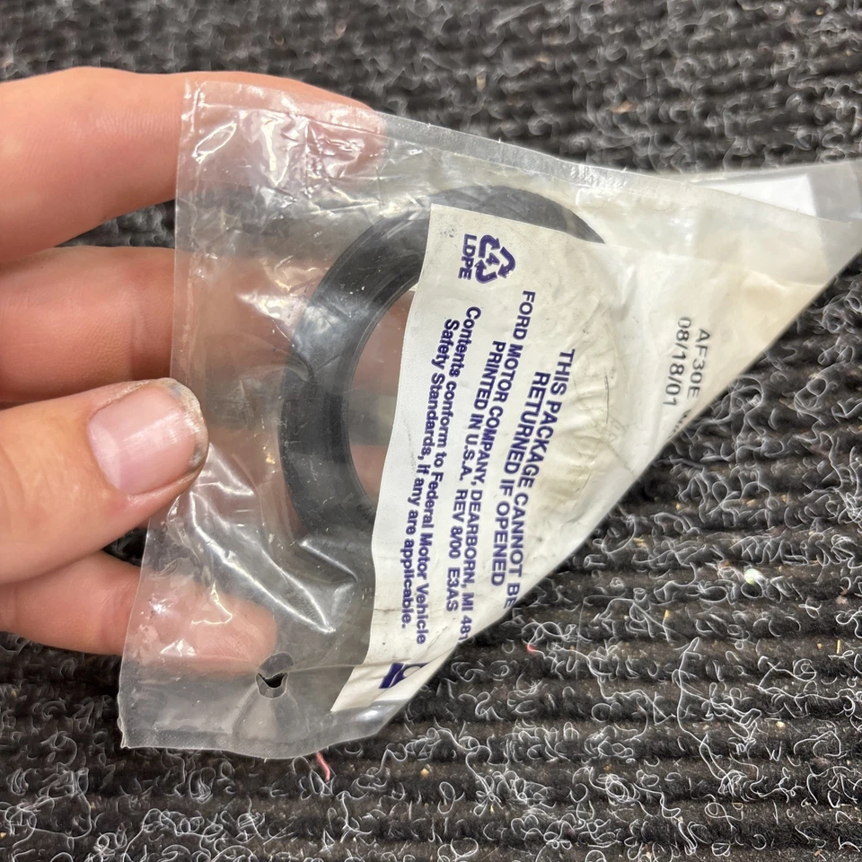 Sello de eje de salida diferencial Ford Ranger 1995-2011 Explorer 95-2002 OEM Foto 3 de 3