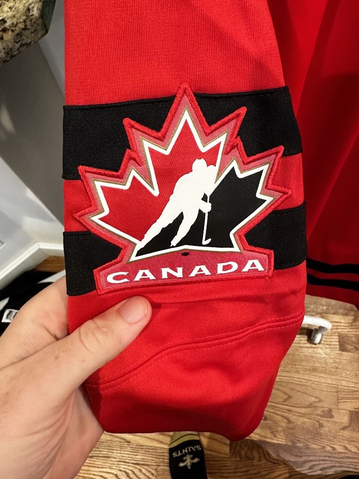 NIKE TEAM CANADA 2022 OLYMPIC REPLICA HOCKEY JERESEY P34235 MENS MEDIUM