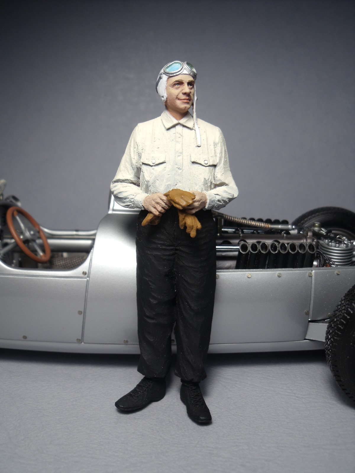 Figurine 1/18 Bernd Rosemeyer Vroom à peindre pour personnaliser un diorama