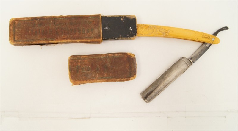 Vintage Simmons Hardware Co. German Damascus Straight Razor W/ Bakelite Handle 