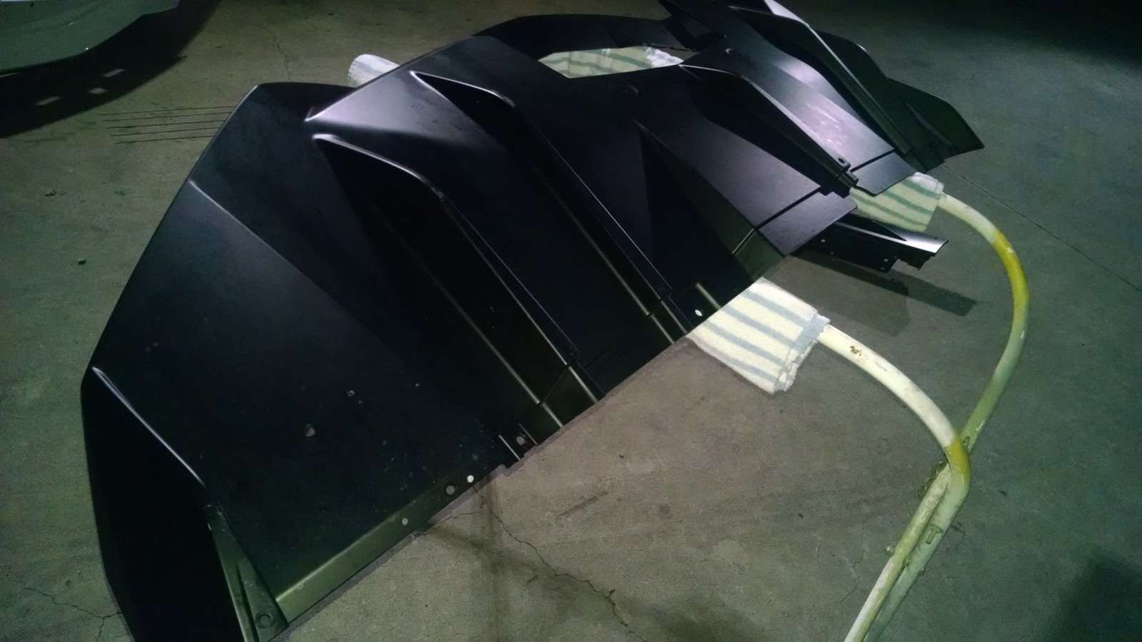 LAMBORGHINI AVENTADOR REAR BUMPER DIFFUSER OEM 470807539B