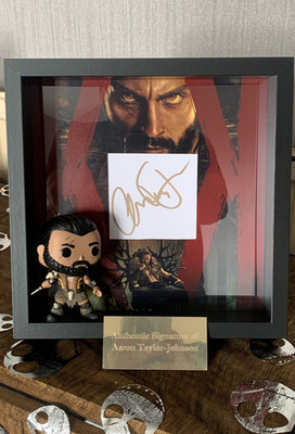 Autogramm gerahmt Funko Pop - Aaron Taylor-Johnson ''Kraven'' COA