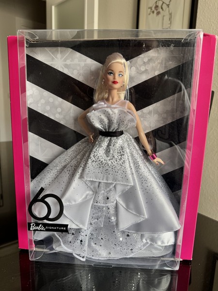 Barbie Signature 60th Anniversary 2018 FXD88 NRFB