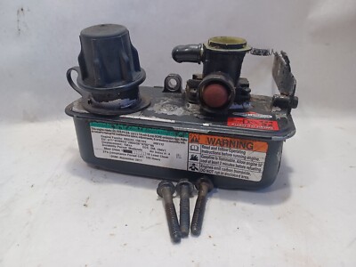 Briggs & Stratton 10L602 1621 F1 Engine Fuel /Gas Tank & Carbeurator
