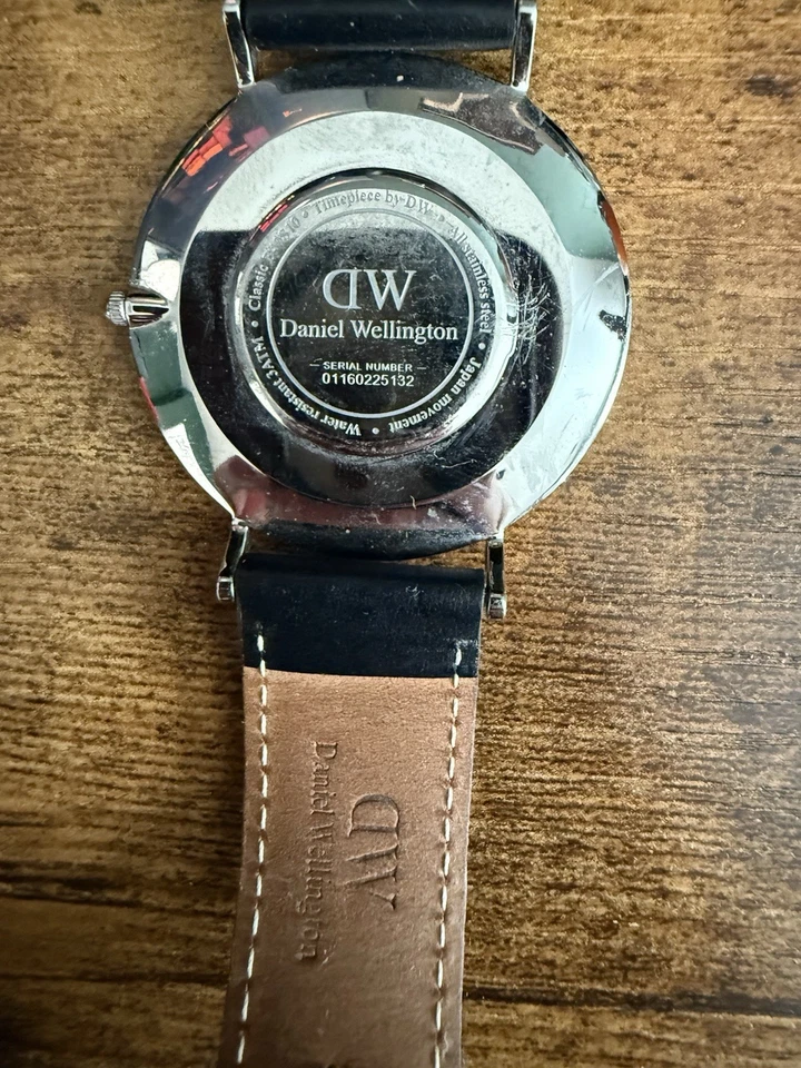 Reloj para hombre Daniel Wellington 41 mm tono plateado esfera negra correa de nailon M40SZ01 Foto 3 de 4