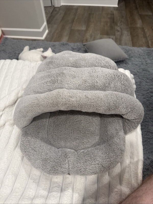 Cat Bed Cat Beds for Indoor Cats Washable Orthopedic Soft Fluffy Calming Pet Bed