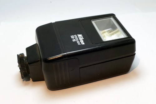 Nikon SB-18 Flash speedlight with damaged shoe - still works - Picture 4 of 12