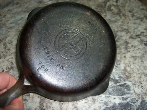Griswold # 3 Cast Iron Small Logo Round Skillet Erie PA 709 E
