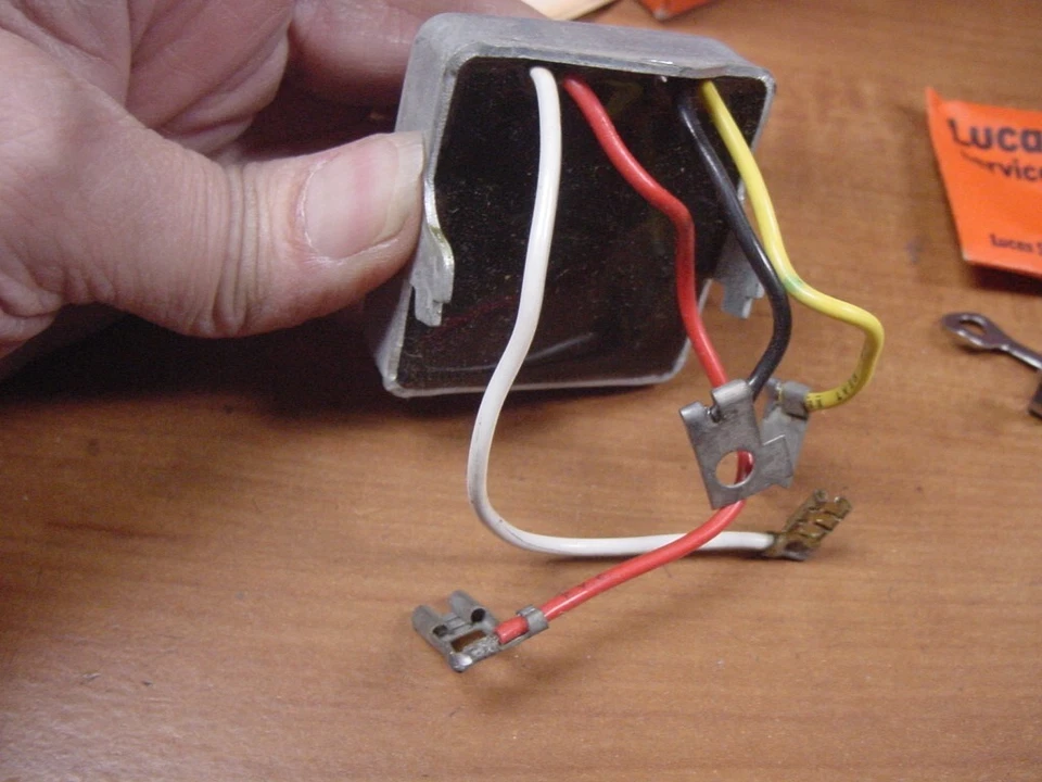 Regulador de tensão alternador NOS LUCAS Jaguar XJ12 Triumph TR7 14TR - Imagem 3 de 4