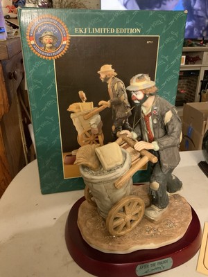 Emmett Kelly Jr After the Parade Figure 12'' #9711.  Signed