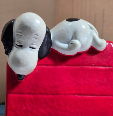 Vintage PEANUTS SNOOPY Figurine Statue 1971 
