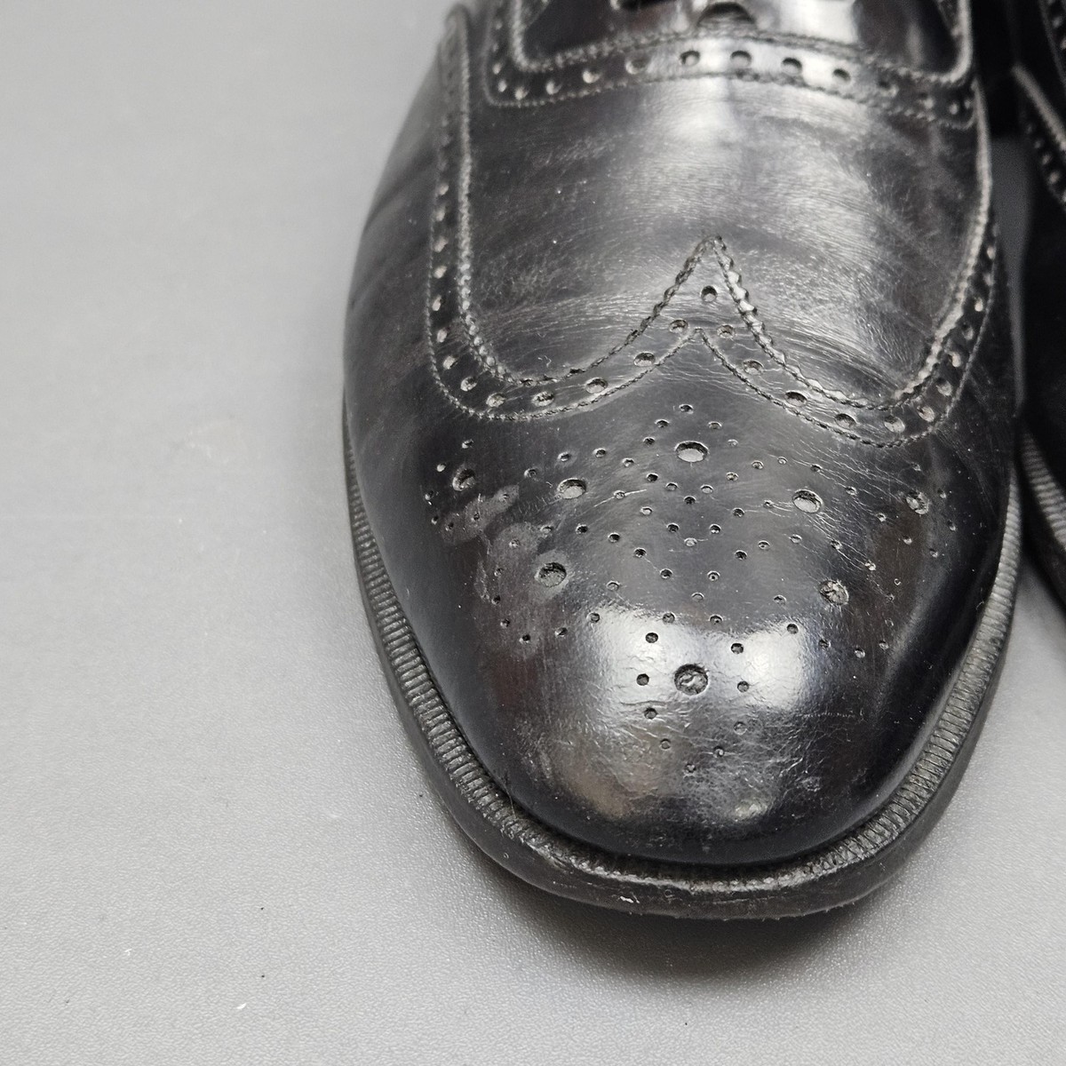 Salvatore Ferragamo Shoes Mens Size 9 Black Leather Narrow  display picture 1