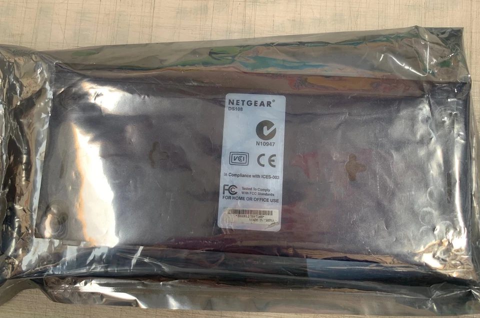 Netgear DS108 8-Port Dual Speed Hub 10-100 Mbps Without AC Adapter - NEW - Image 3 of 3